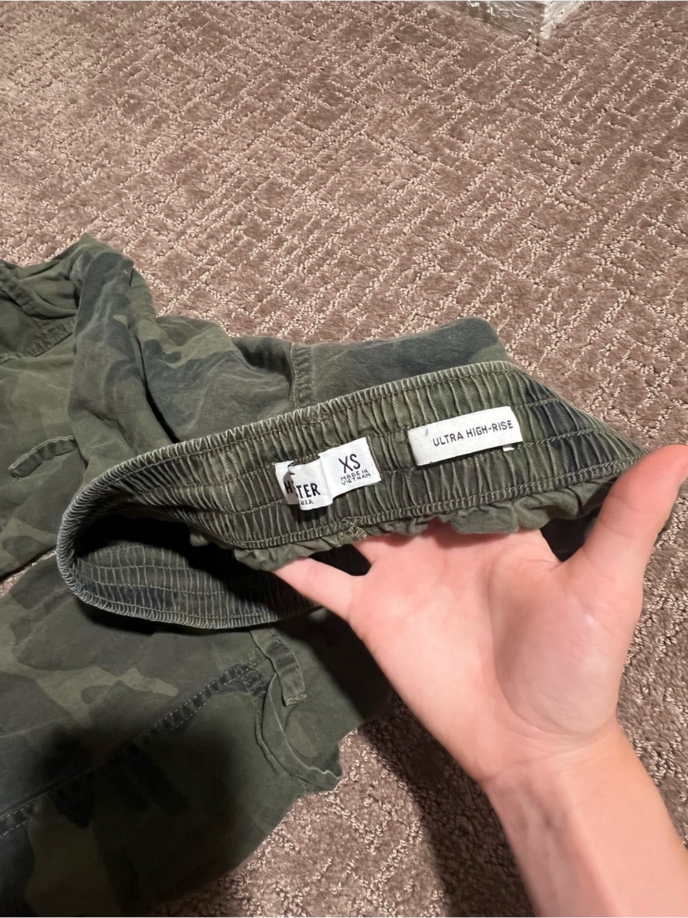 Hollister Ultra High-Rise Camo Cargo Joggers – Women’s XS - Picture 5 of 6